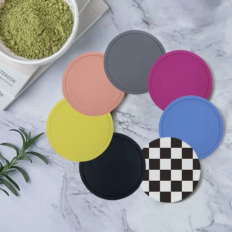 Checkerboard pattern silicone coaster multi-color round mat