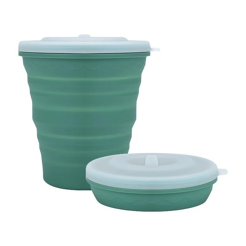 Green collapsible Silicone Popcorn Cup with matching lid set