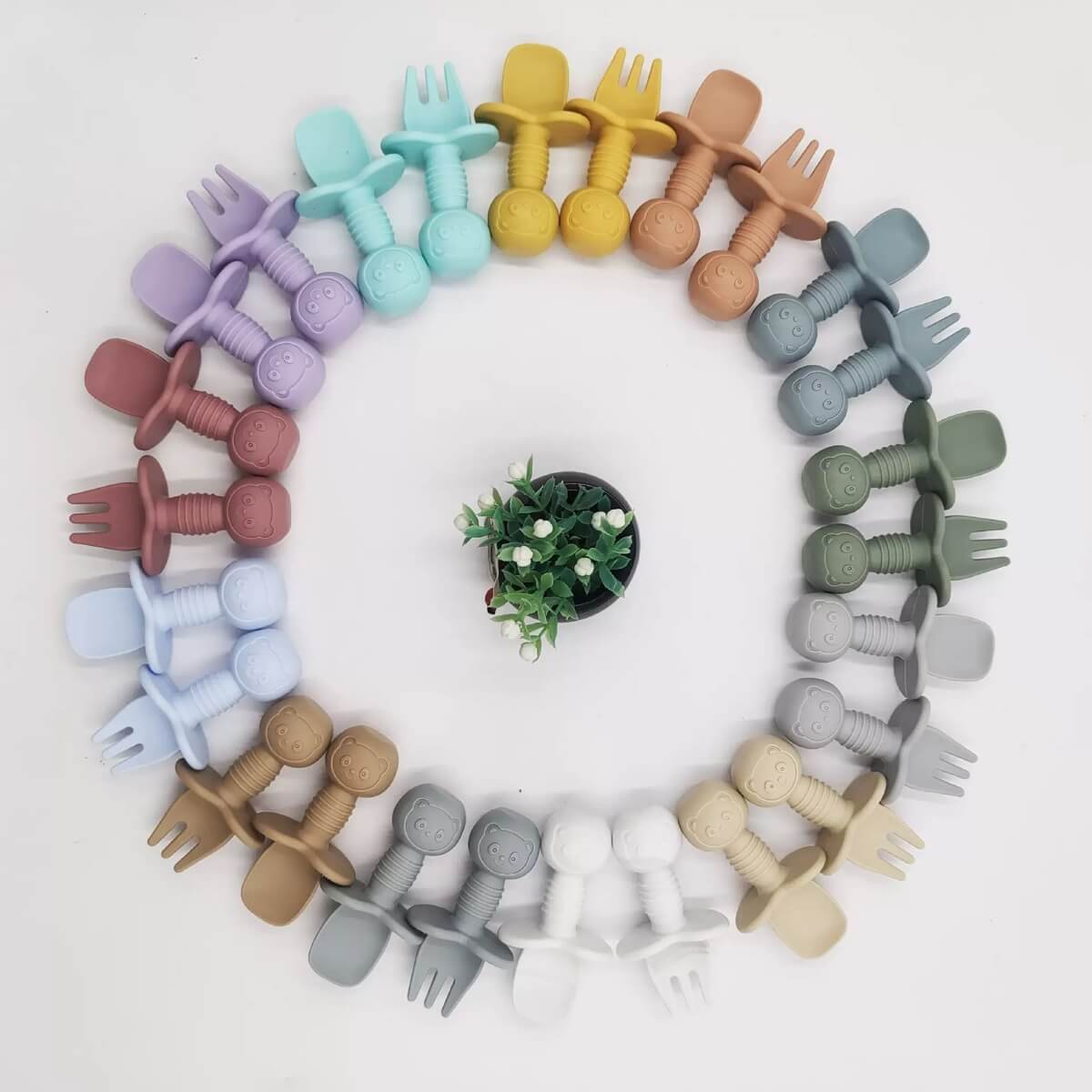 Cute bear shaped silicone baby fork and spoon sets in soft colors
