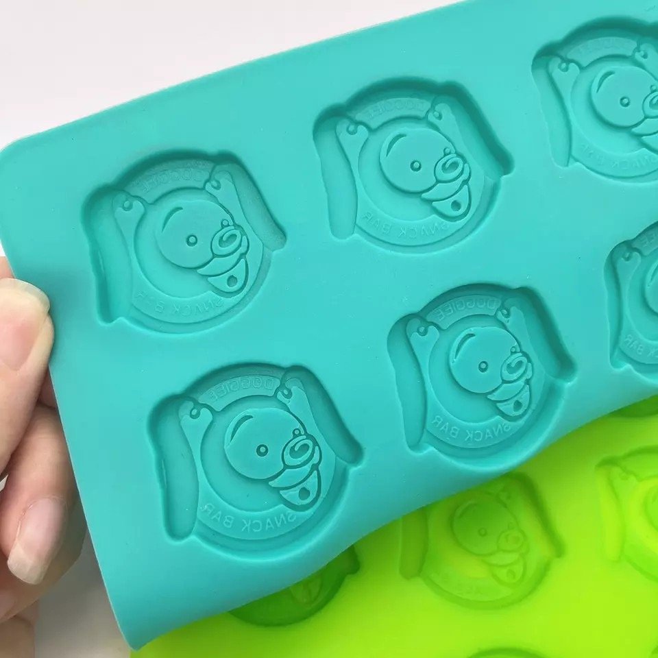 Flexible Non-Stick Silicone Mold with Embossed Pig Design